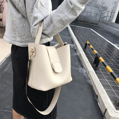 Modische Schultertasche im Messenger-Stil