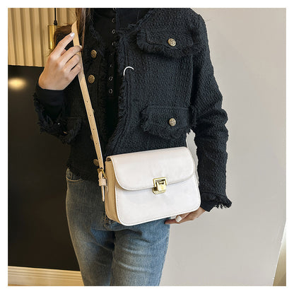 Urbaner Chic: Kleine Schultertasche