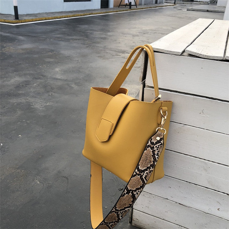 Modische Schultertasche im Messenger-Stil