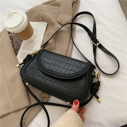 Schultertasche im Steinmuster – Urbaner Messenger
