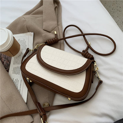 Schultertasche im Steinmuster – Urbaner Messenger